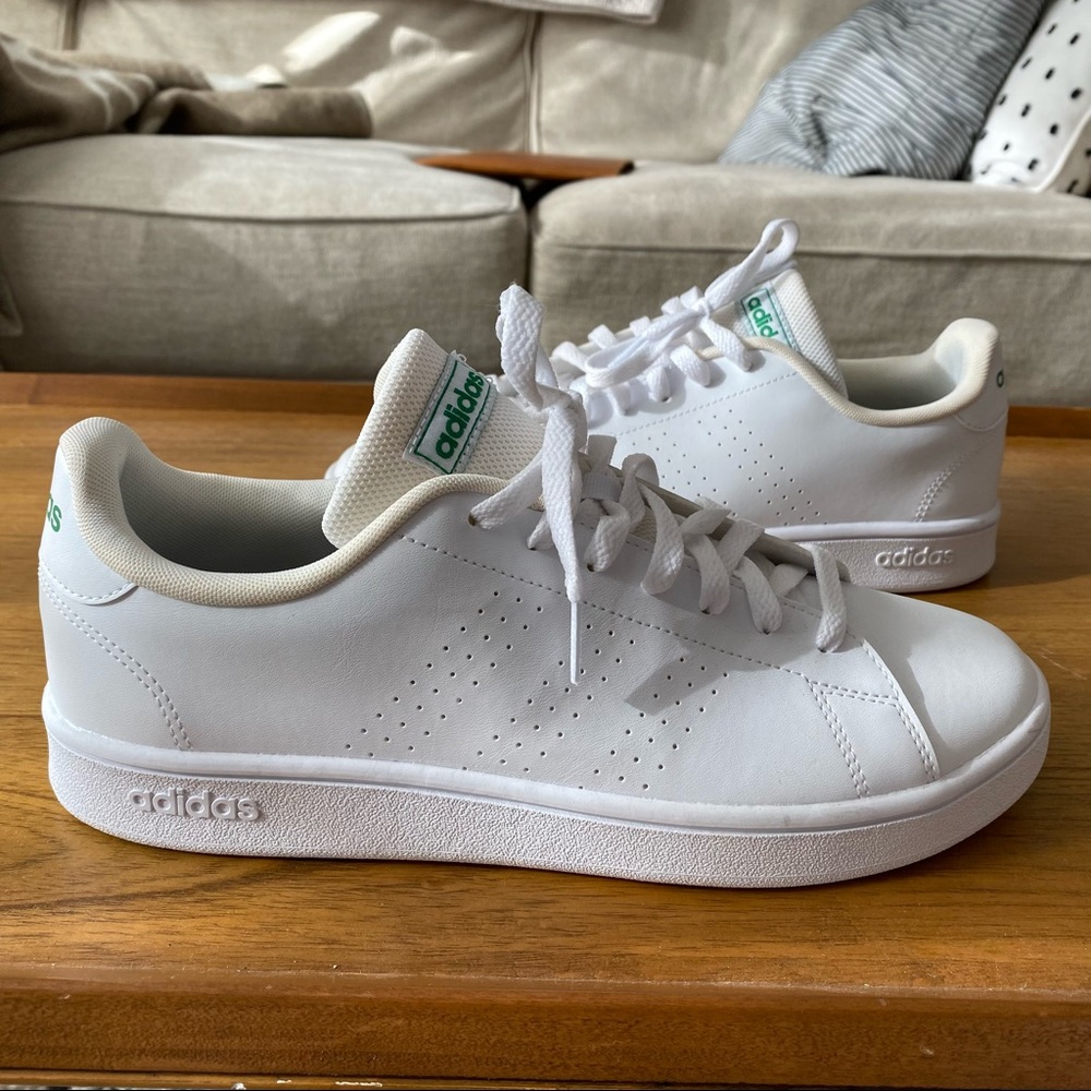 NWOT Mens adidas grand court white sneakers size 10 green logo